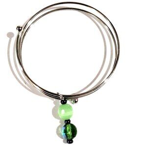 Silver-tone Wire Bangle Bracelet with Green Beaded Charm – Elegant Women Jewelry